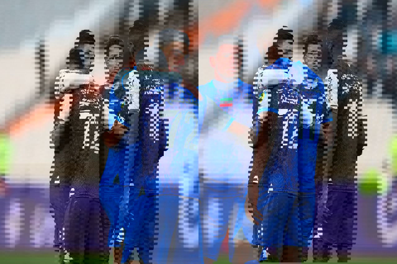 1898979