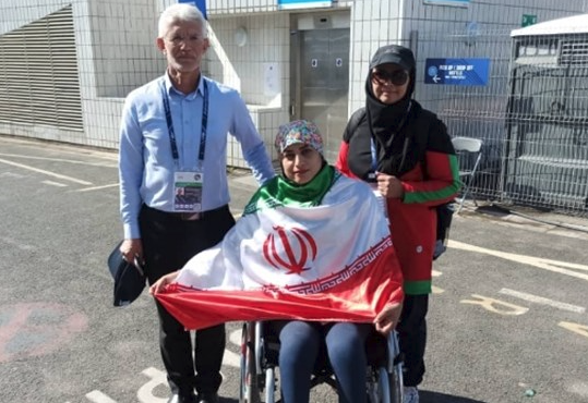 نقره پارادوومیدانی جهان برگردن بانوی ایرانی