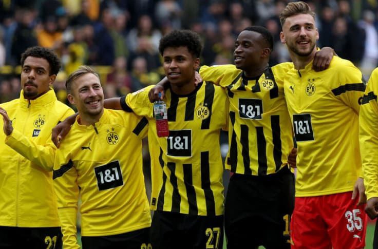 لورکوزن قد علم می‌کند، BVB دست روی دست! | ورزش سه