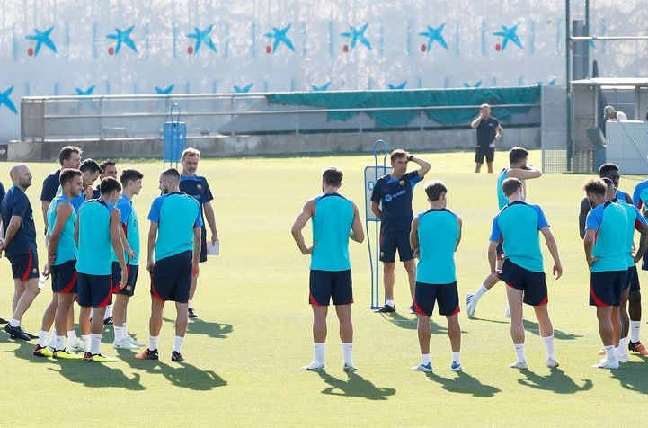 گروه موسیقی معروف در تمرین بارسا