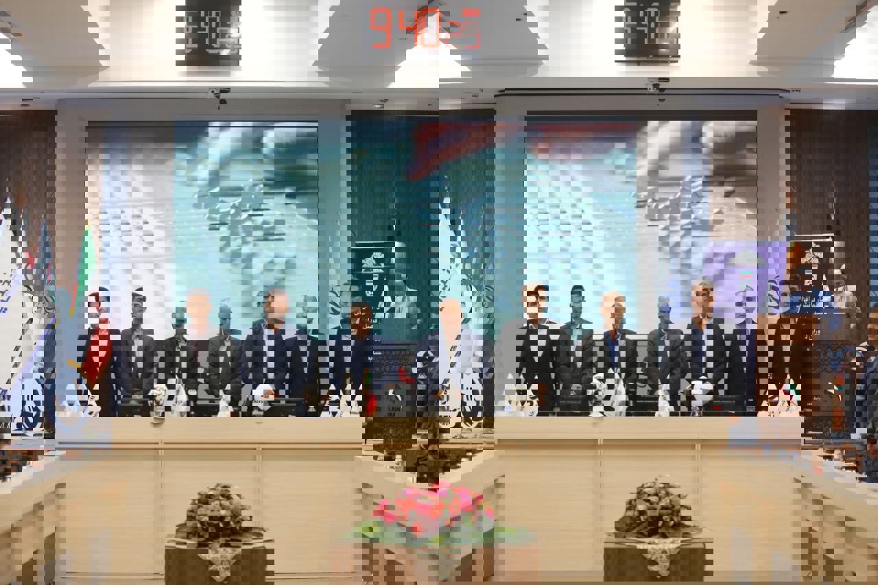 1899254