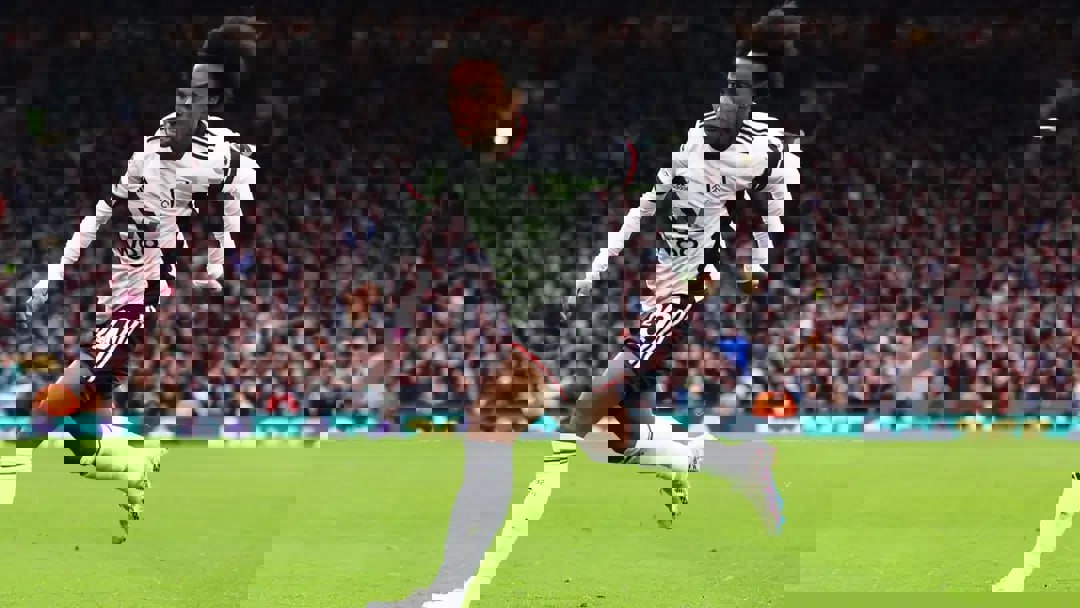 1899232