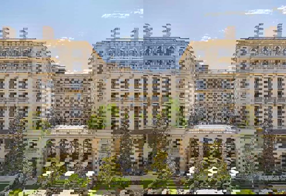1899443