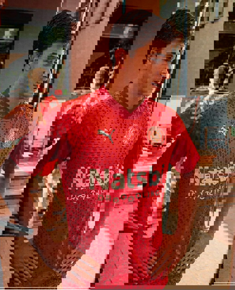1899541