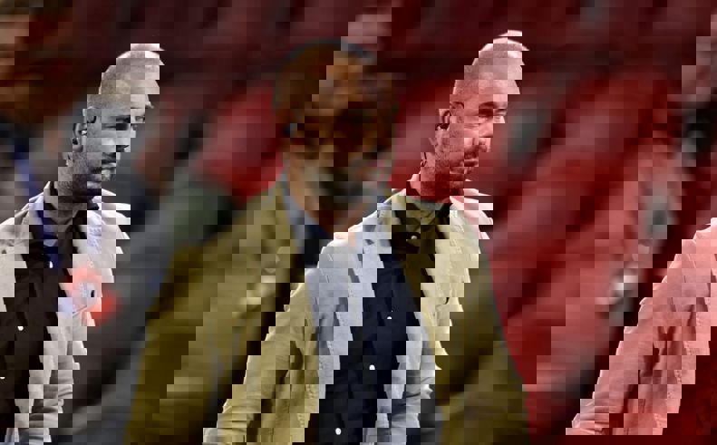 1899500