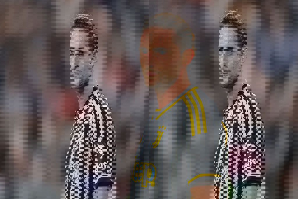 1899835