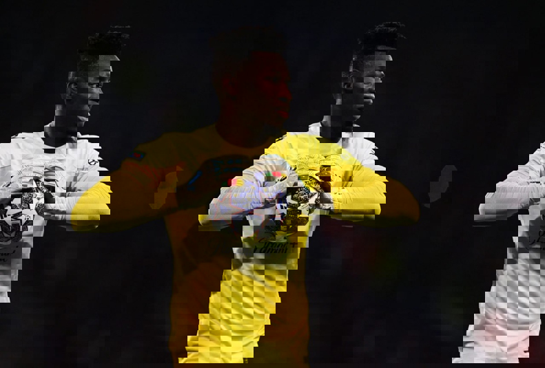 1899597