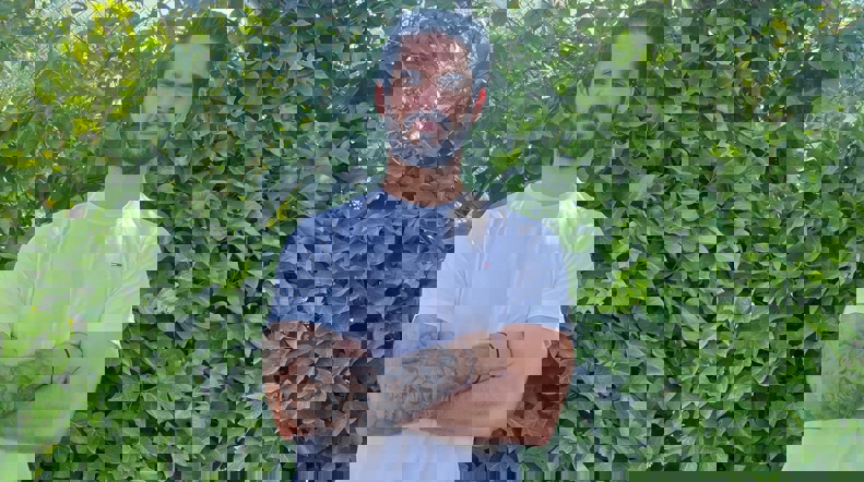 1899561