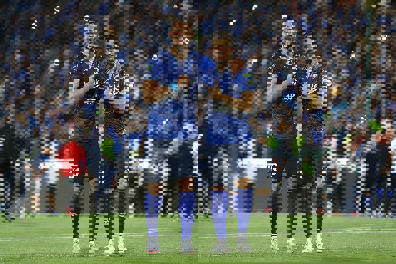 1899667