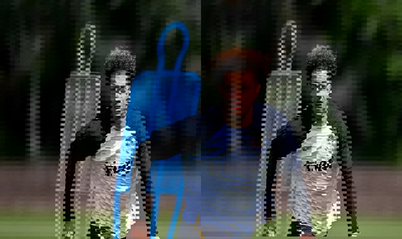 1899634
