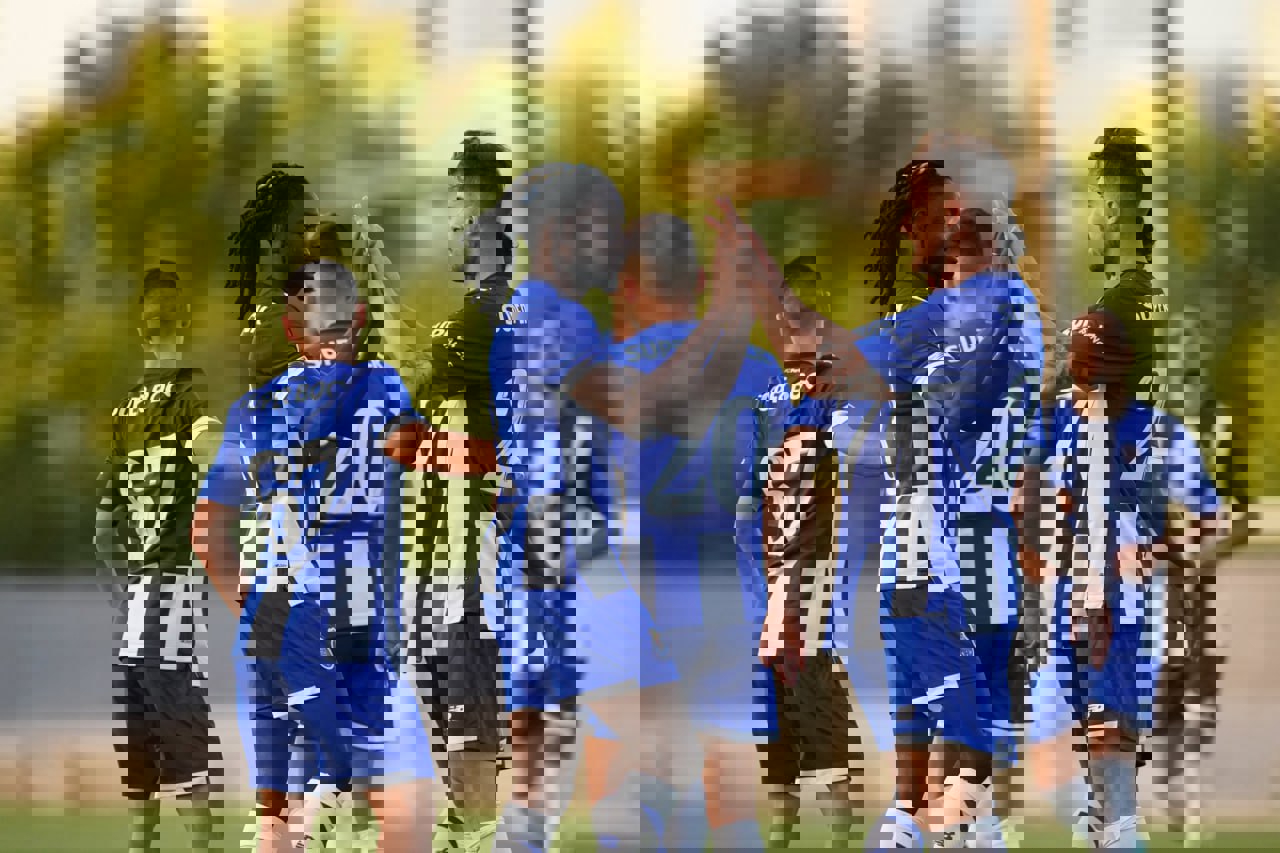 1899842