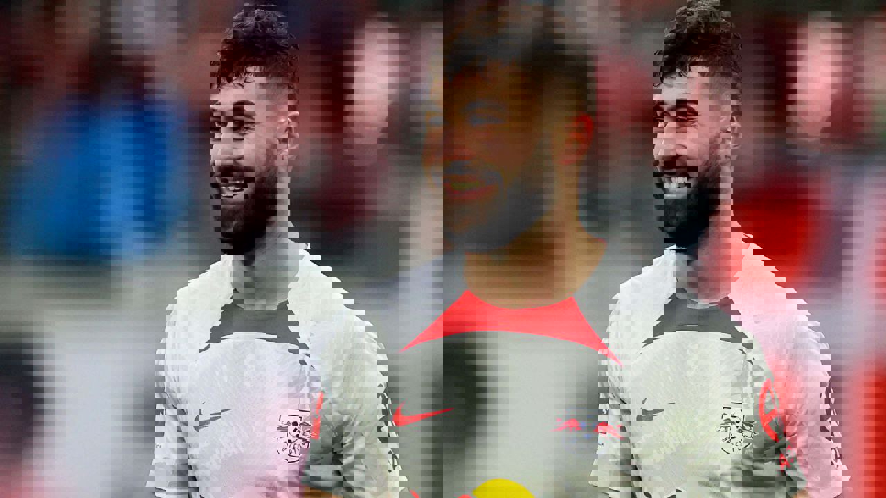1899878