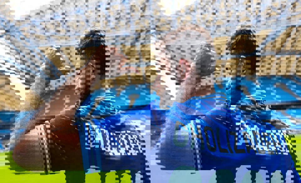 1899957