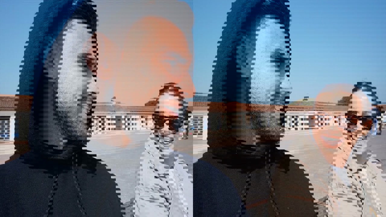 1899919