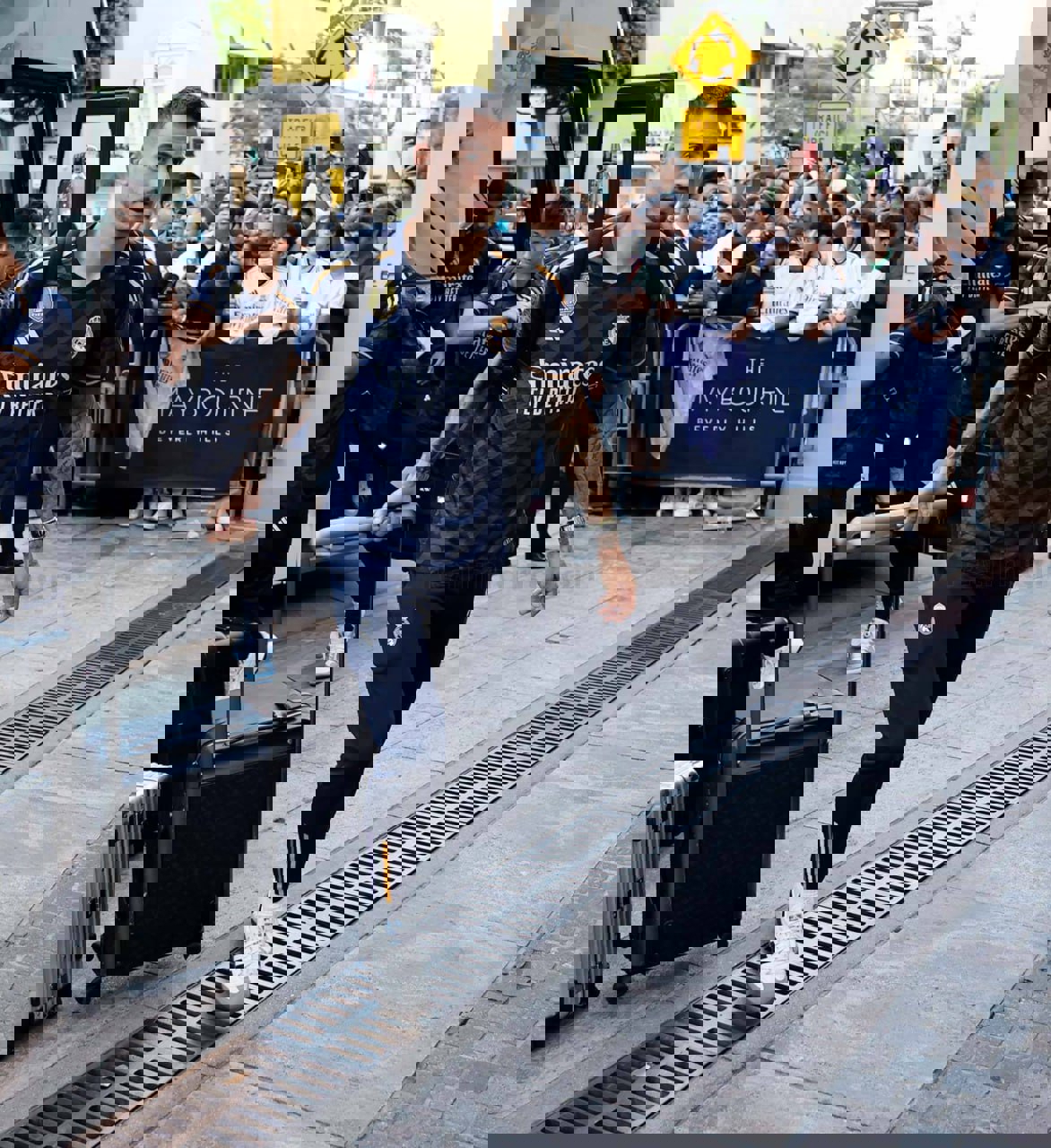1899901