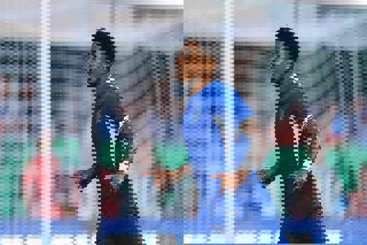 1899952