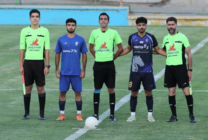 مداح همچنان پرچم در دست می گیرد / کمک داور سرشناس زیر بار بازنشستگی نمی‌رود!
