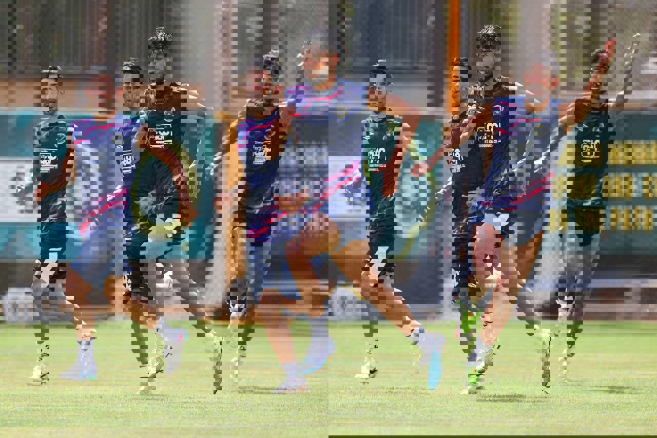 1900469