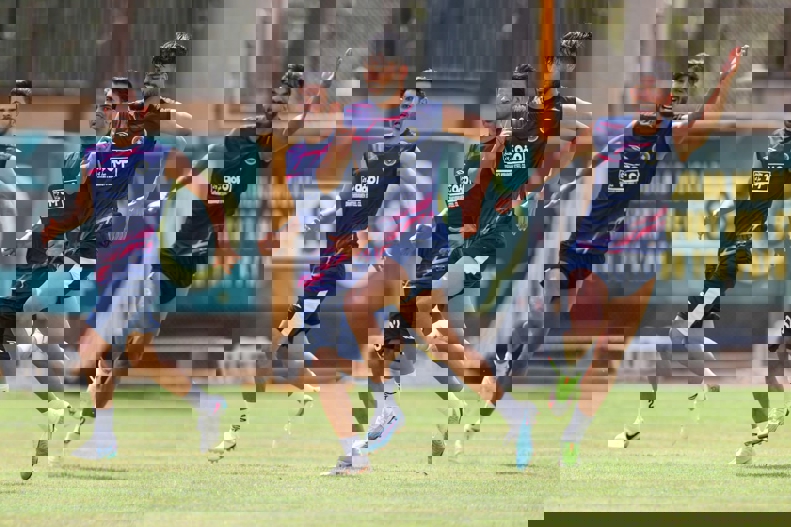 1900469