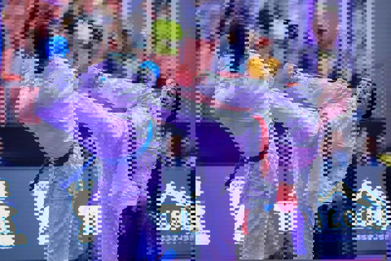 1900238