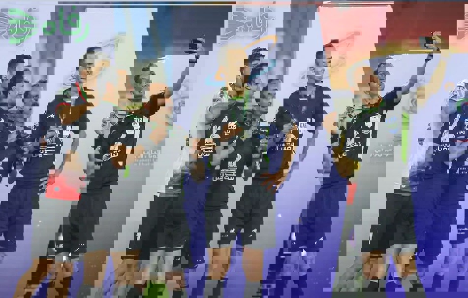 1900305