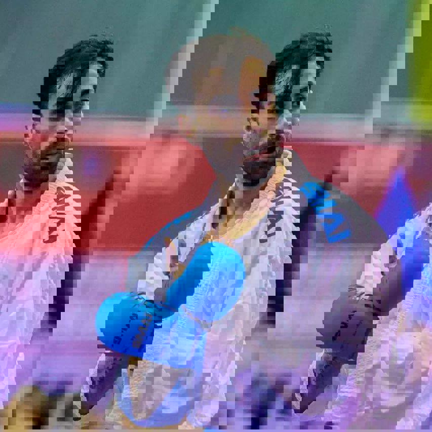 1900218