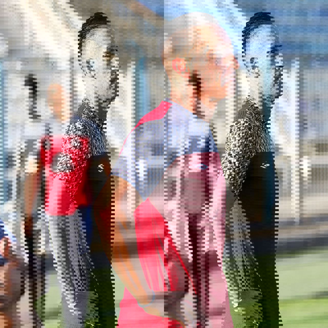 1900377
