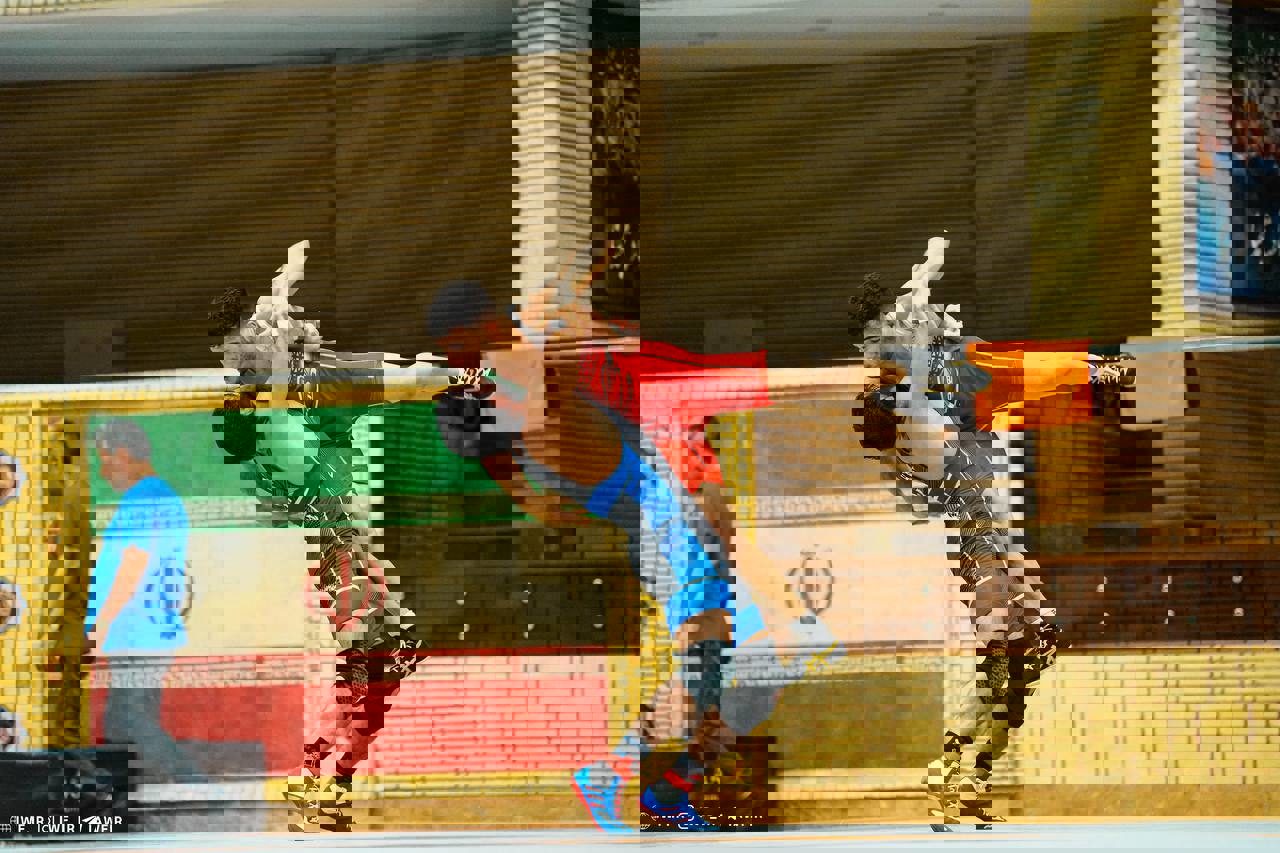 1900339