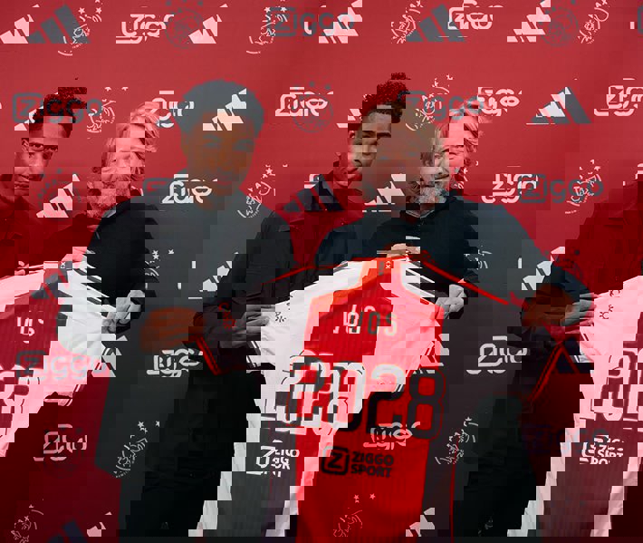 1900359
