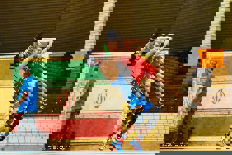 1900340