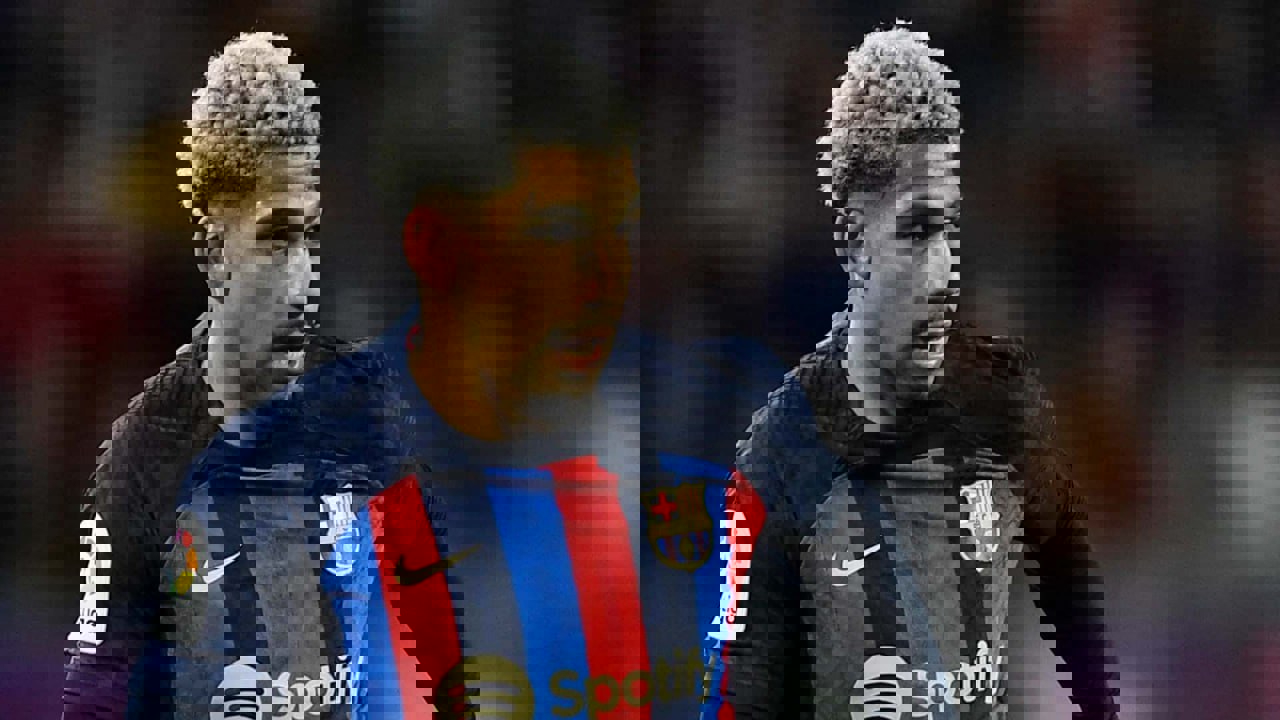 1900376