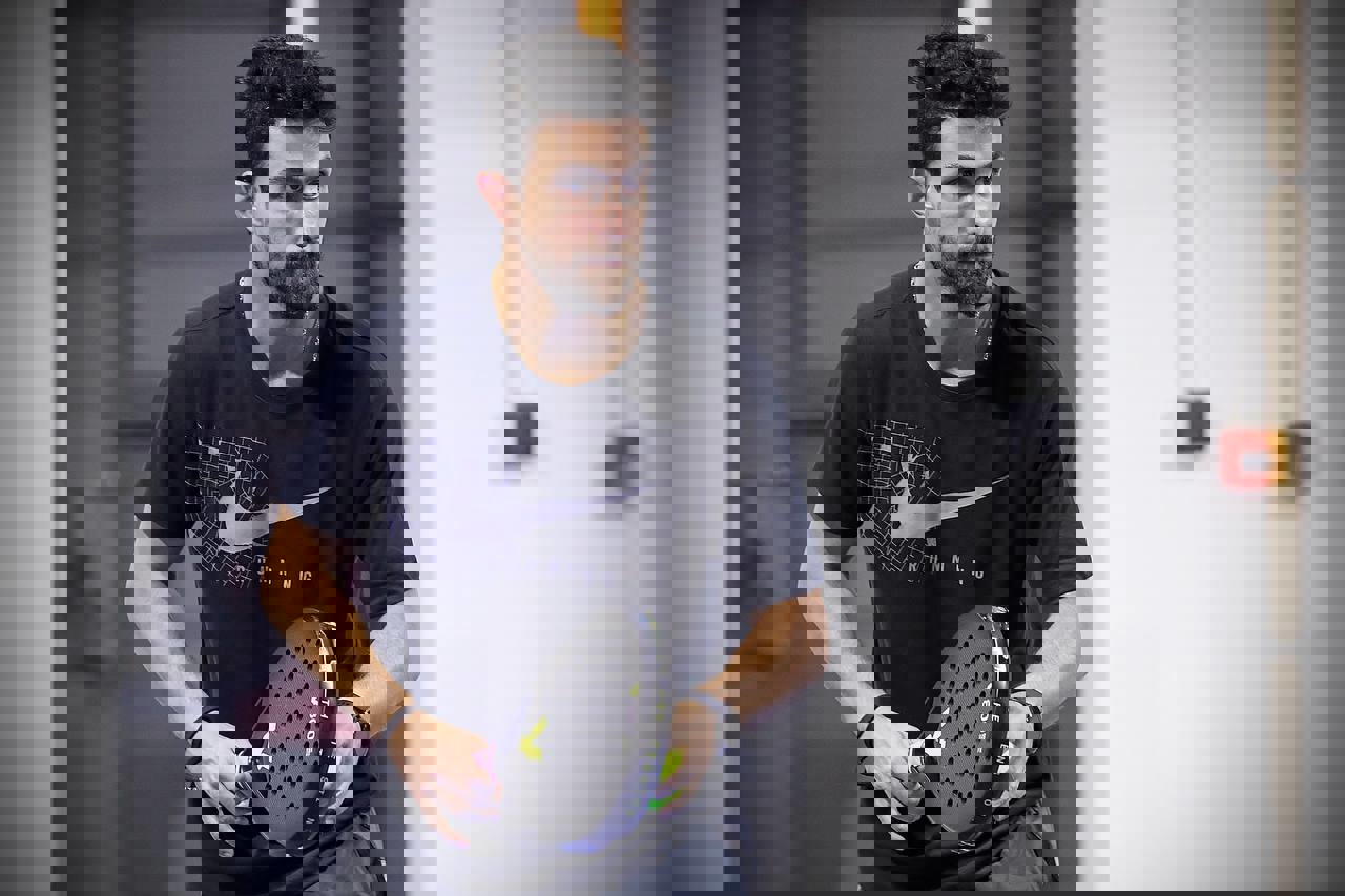 1900383