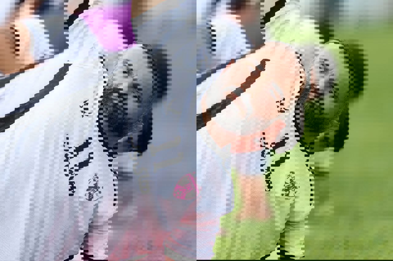 1900499
