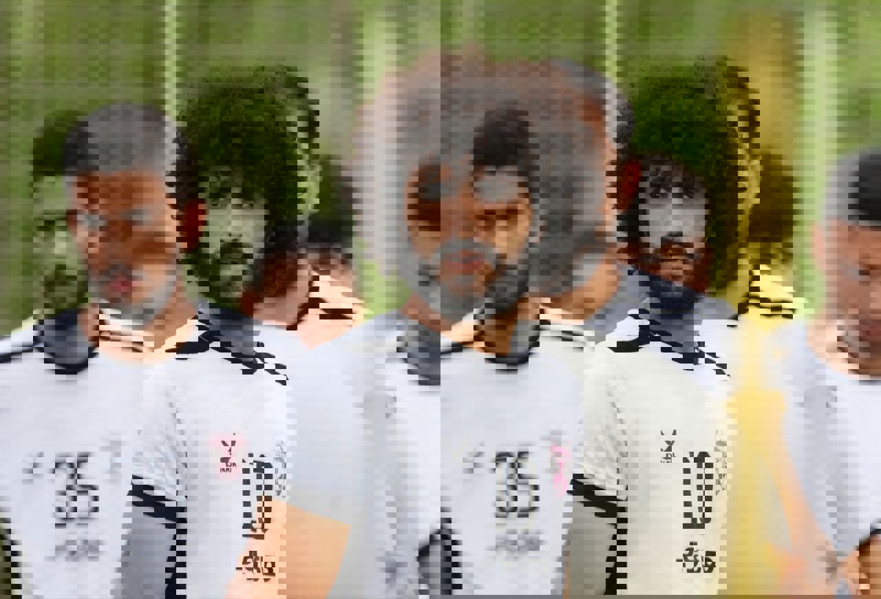 1900498