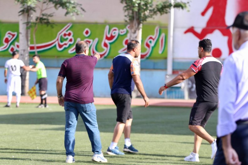 سیلی عجیب به صورت داور ایرانی در فوتبال! 