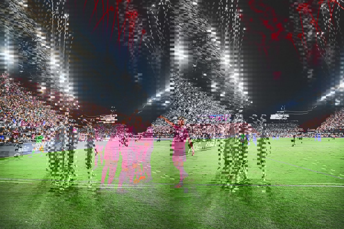 1900506