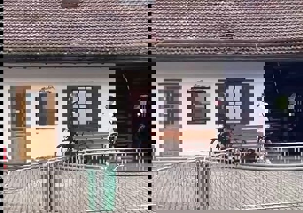 1900544