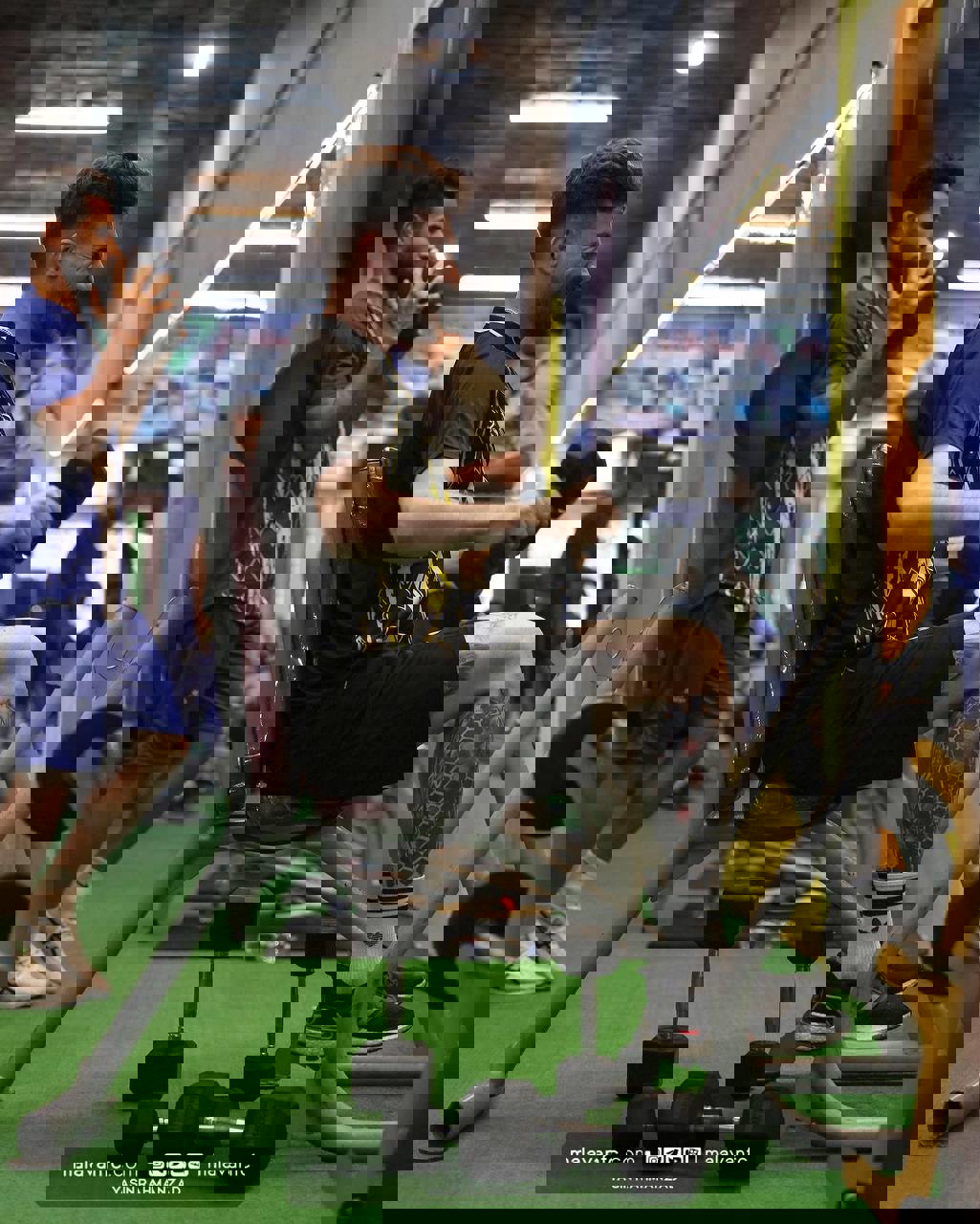 1900590