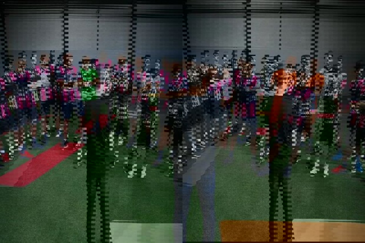 1900560
