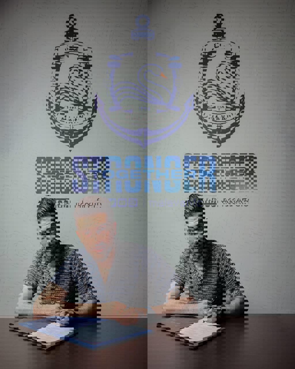 1900594