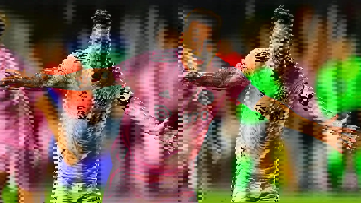 1900558