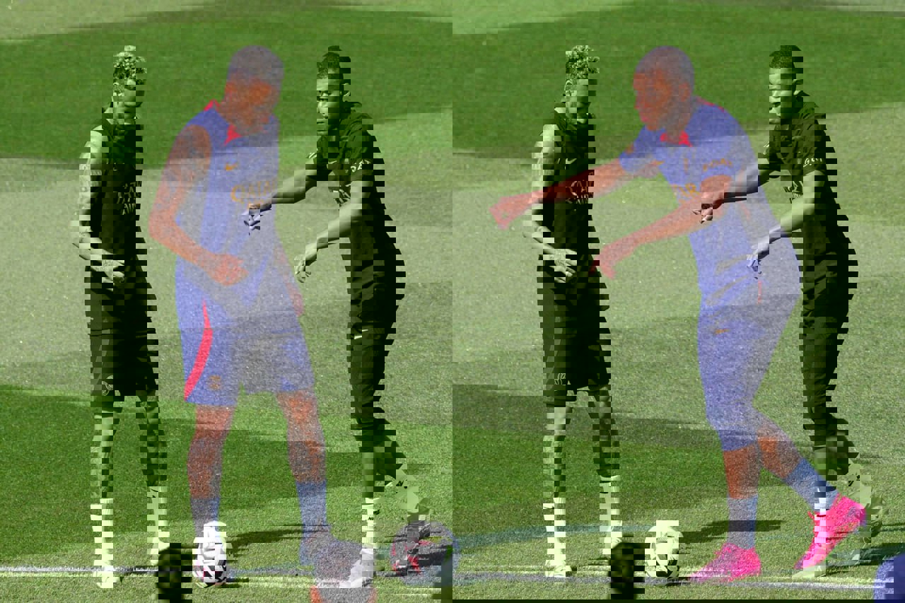 1900741