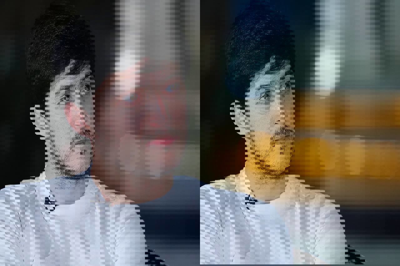 1900729