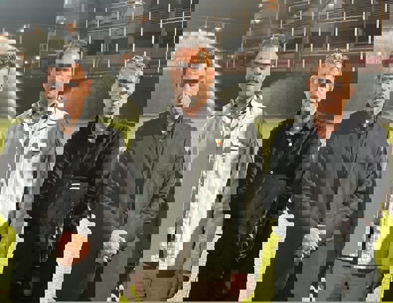 1900787