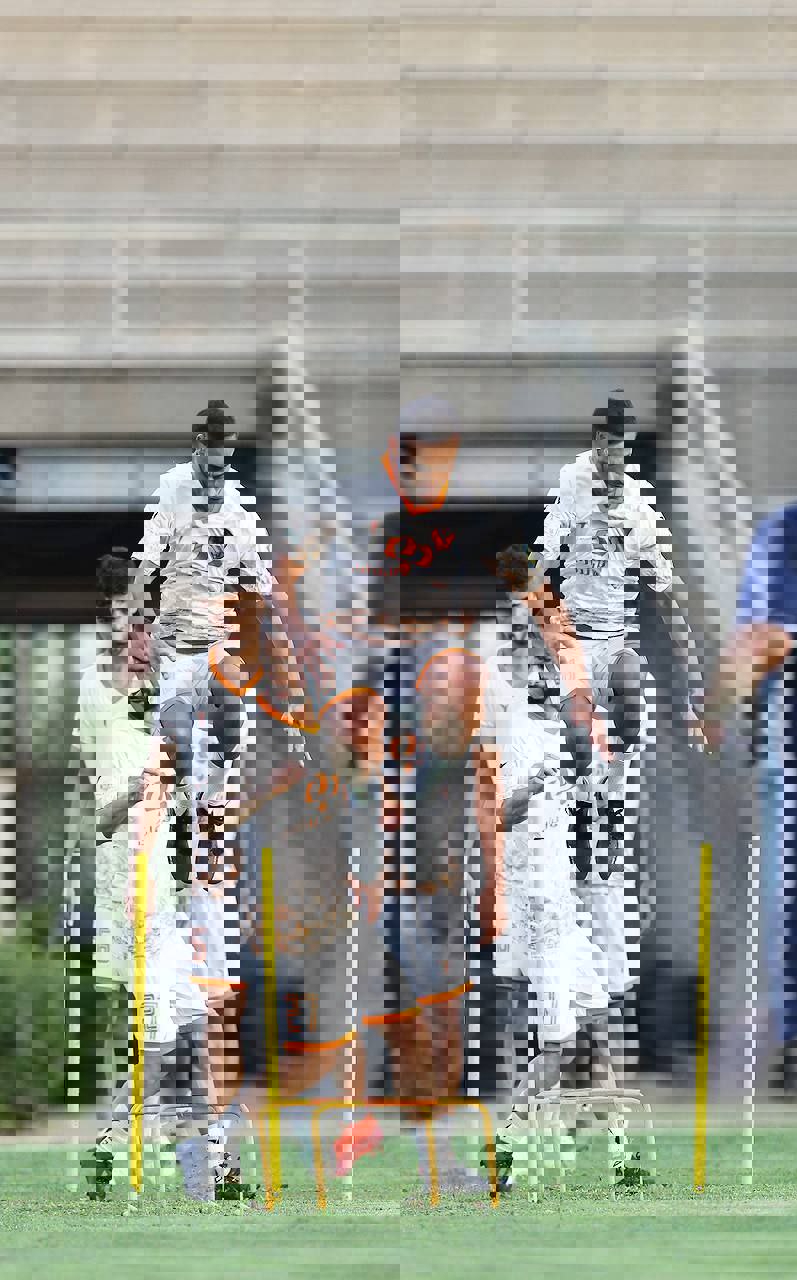 1900826
