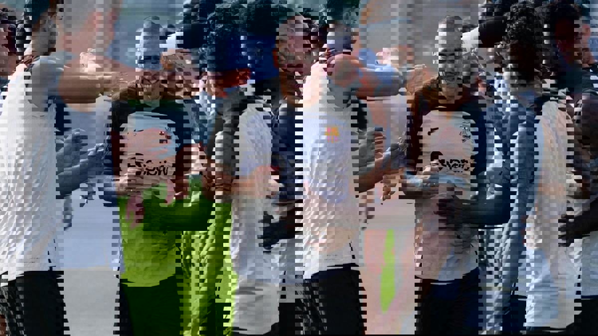 1900834