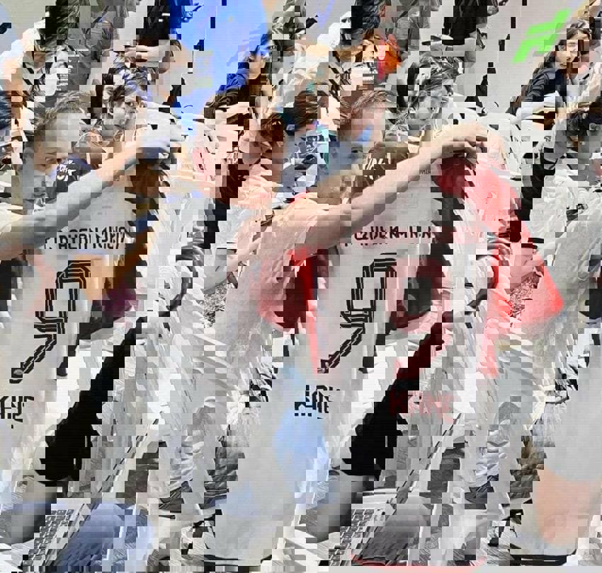 1900917