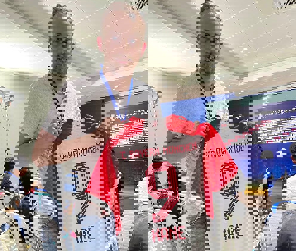 1900915
