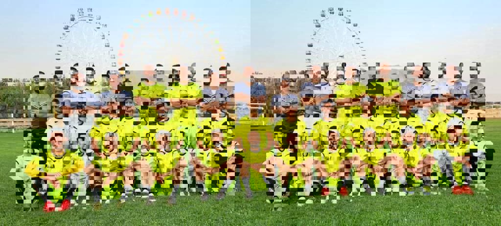 1900929