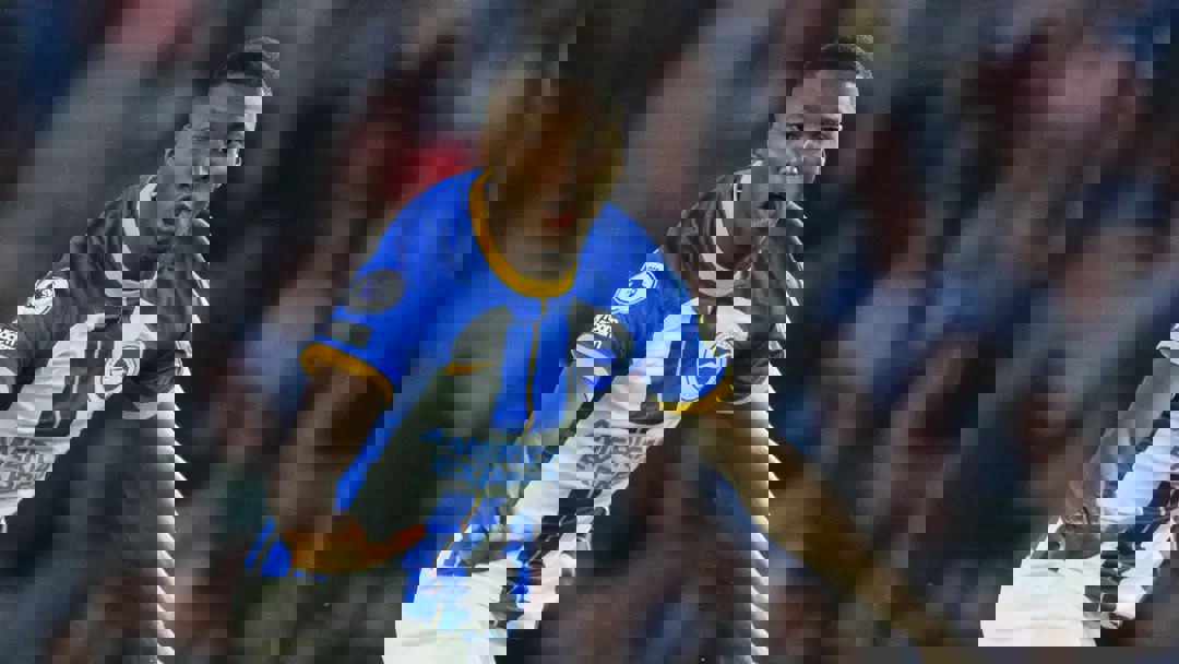 1900947